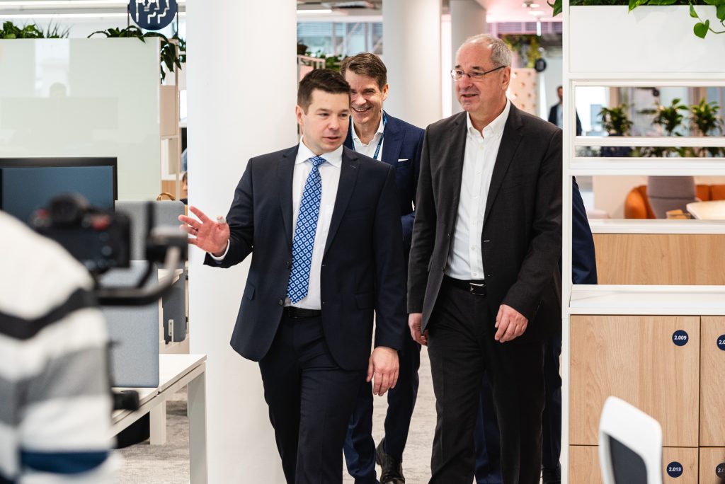 Kostal_opening_045